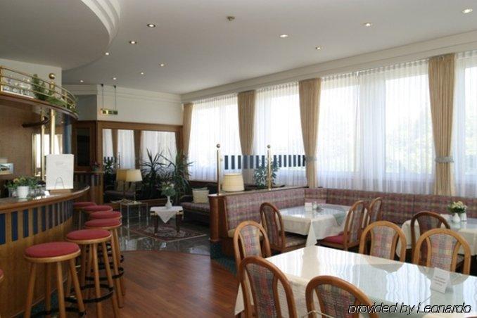Arthotel Ana Munich Messe Restaurant bilde